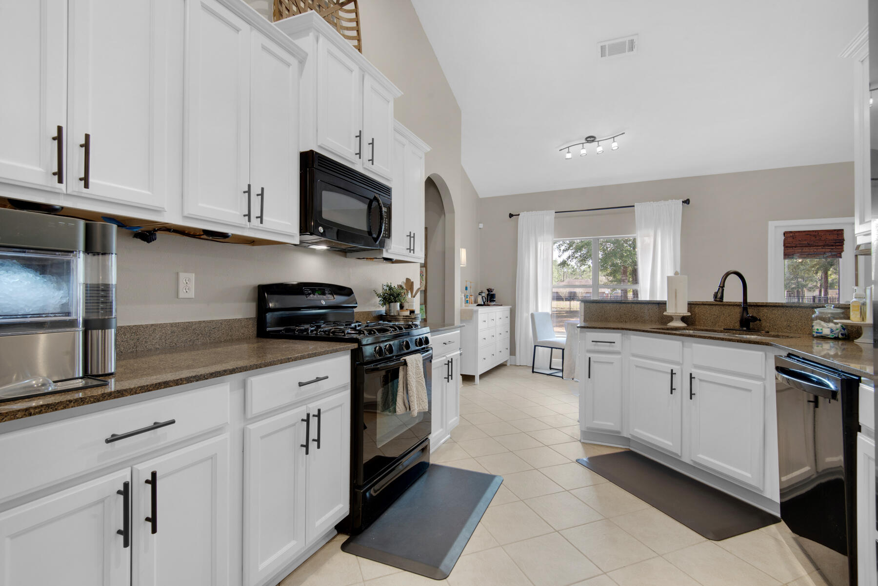 148 Concert Court Freeport, FL 32439 - Photo 16 of 40 148 Concert Court)20220303_059