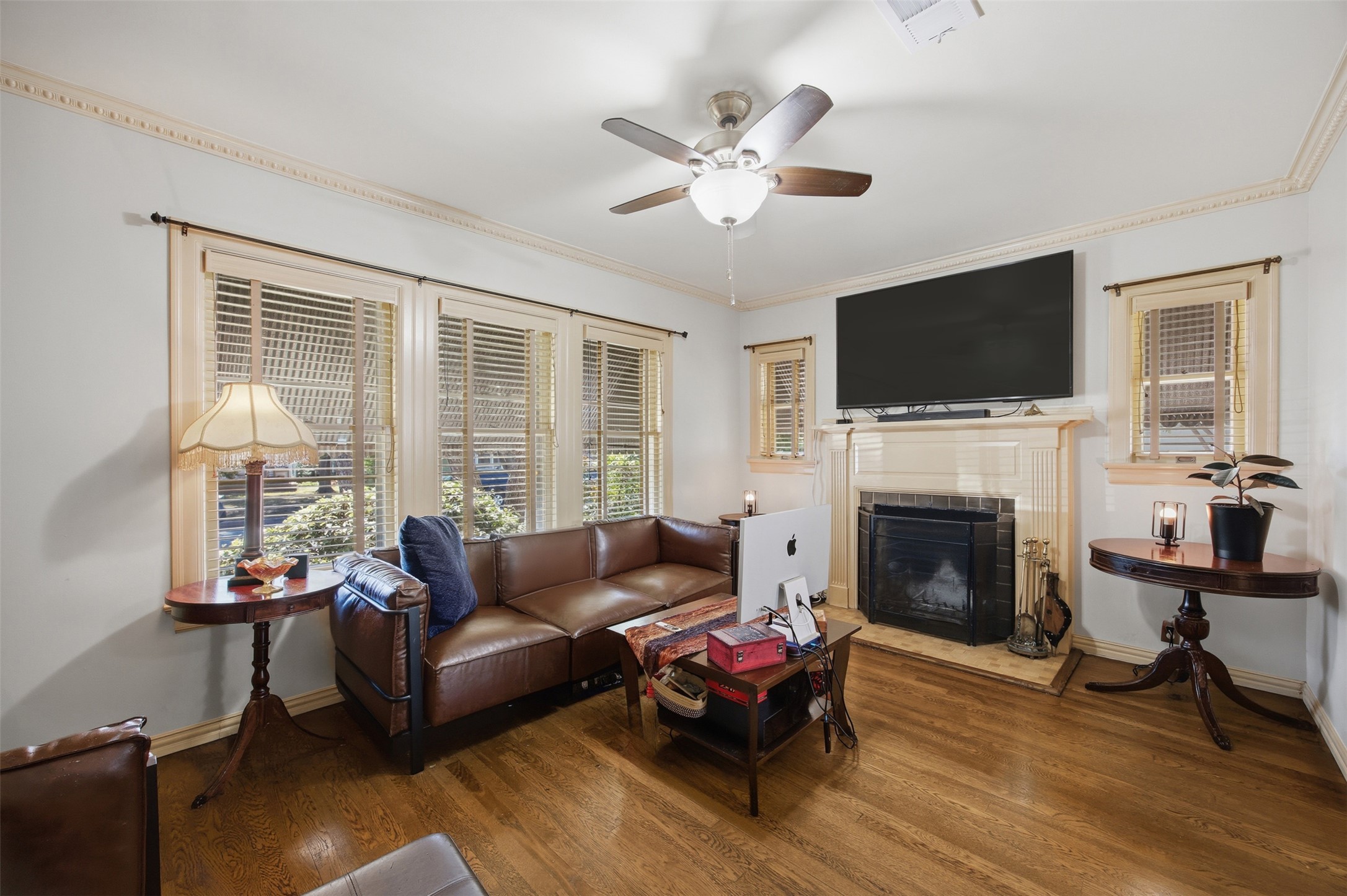 1030 East 44th Street Austin, TX 78751 - Photo 5 of 29 a living room with furniture a fireplace and a flat screen tv