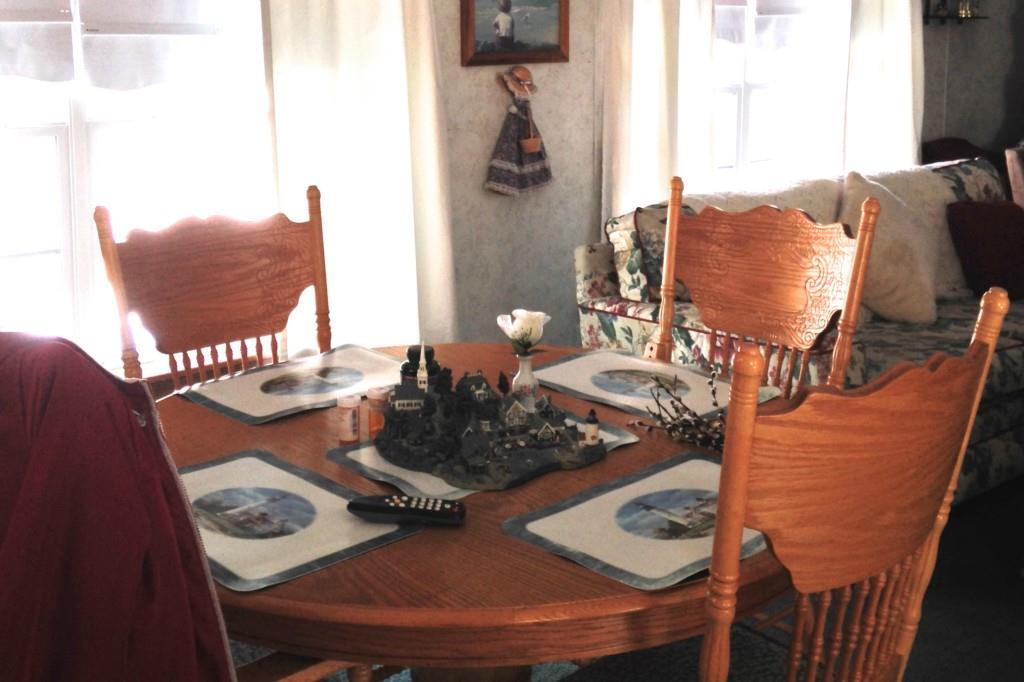 258 Back Narrows Road Boothbay, ME 04537 - Photo 13 of 28 Dining area is open to family room