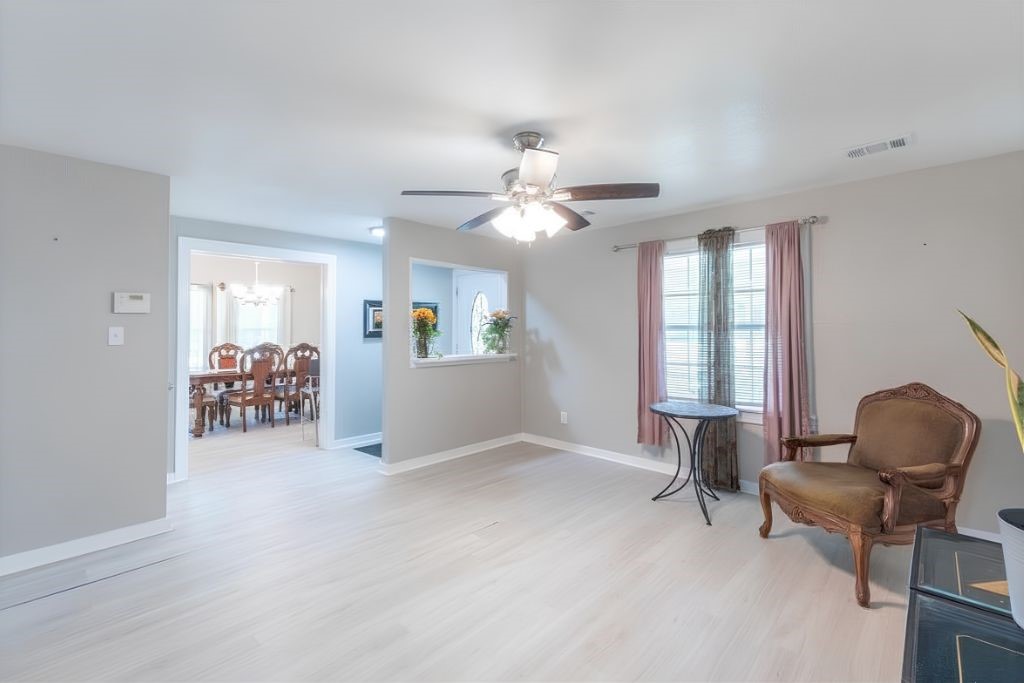 2118 Rolling Hills Road Conroe, TX 77303 - Photo 12 of 39 Flexible sitting area near the entrance offers endless possibilities as a reading nook, home office, or conversation space.