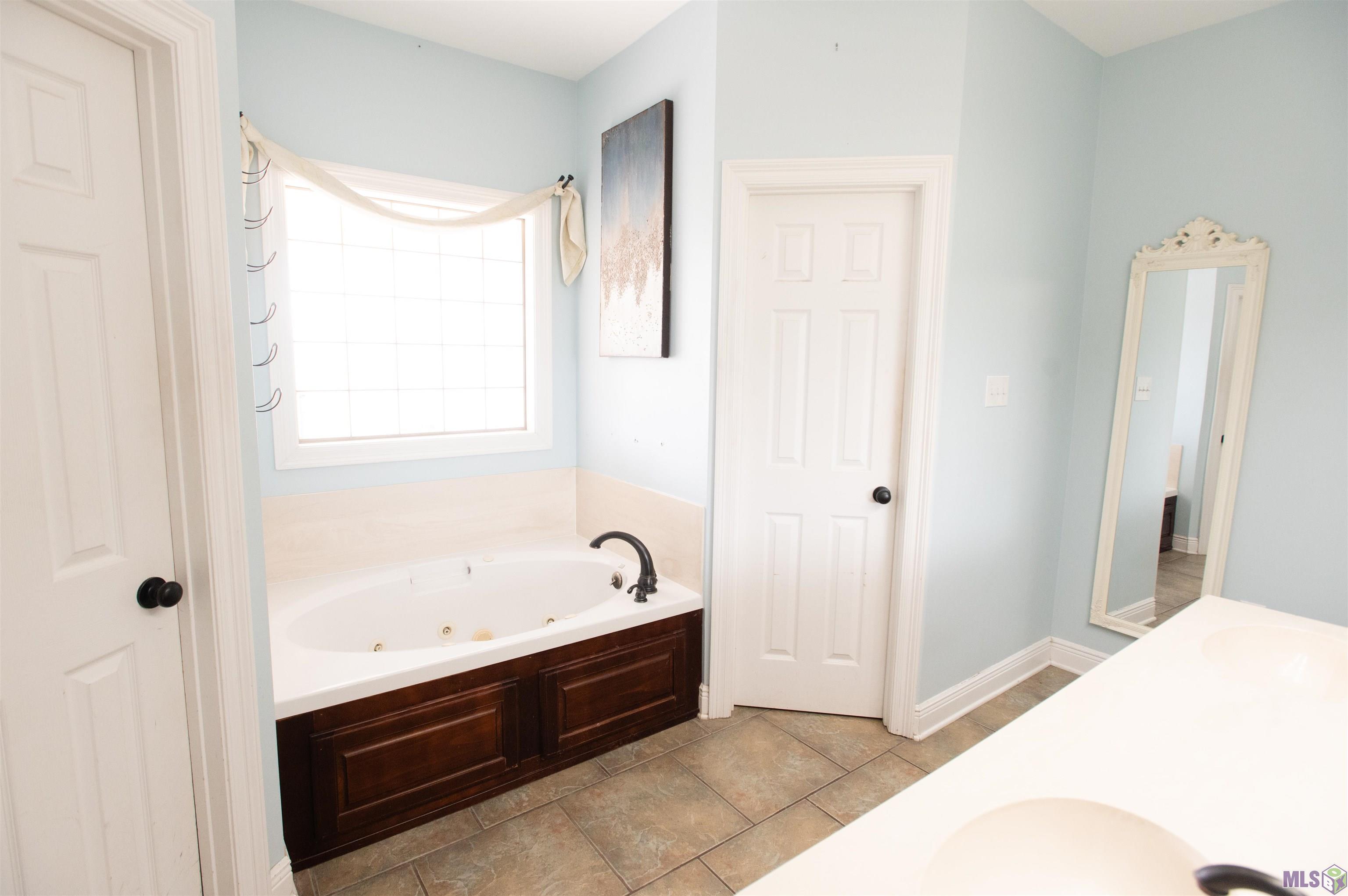 263 Buccaneer Road Gray, LA 70359 - Photo 21 of 35 Master bath