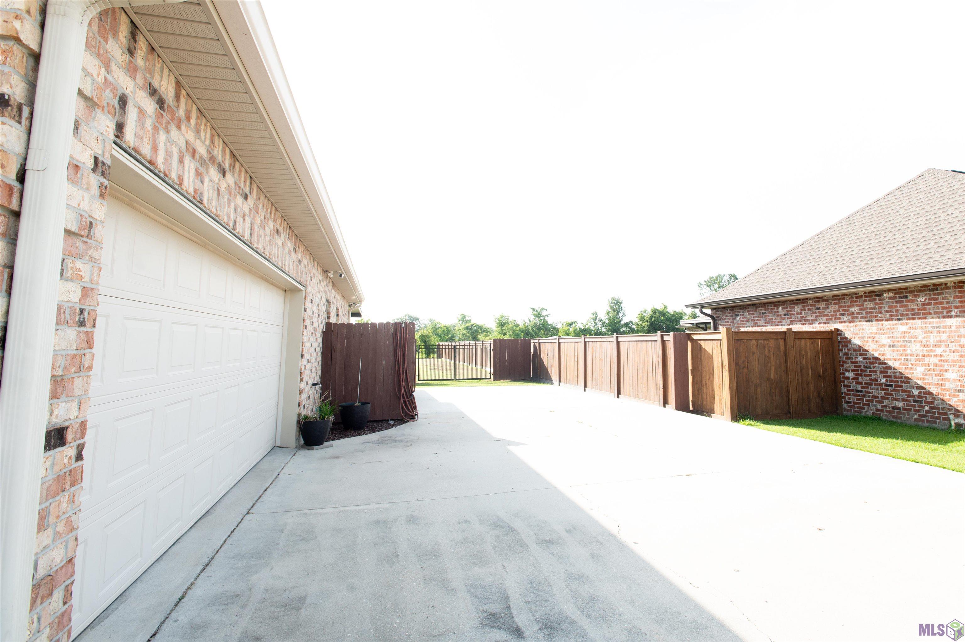 263 Buccaneer Road Gray, LA 70359 - Photo 3 of 35 Side view
