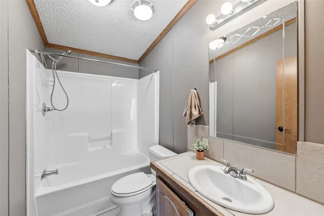 a view of entryway and hall