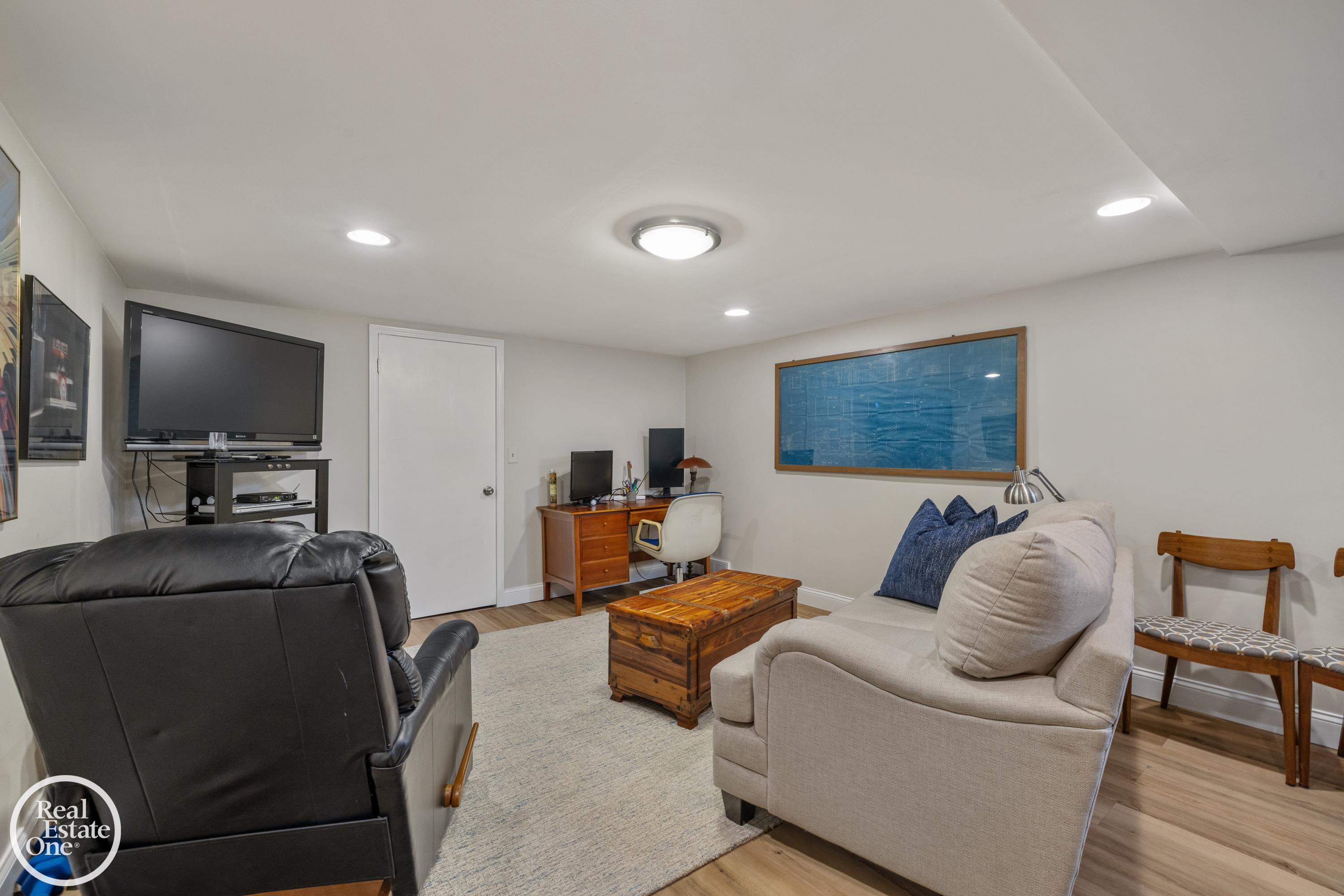 1623 Severn Road Grosse Pointe, MI 48236 - Photo 46 of 68 50202314-e03208b3-6bab-43a1-a680-704fa8997fc9.JPG