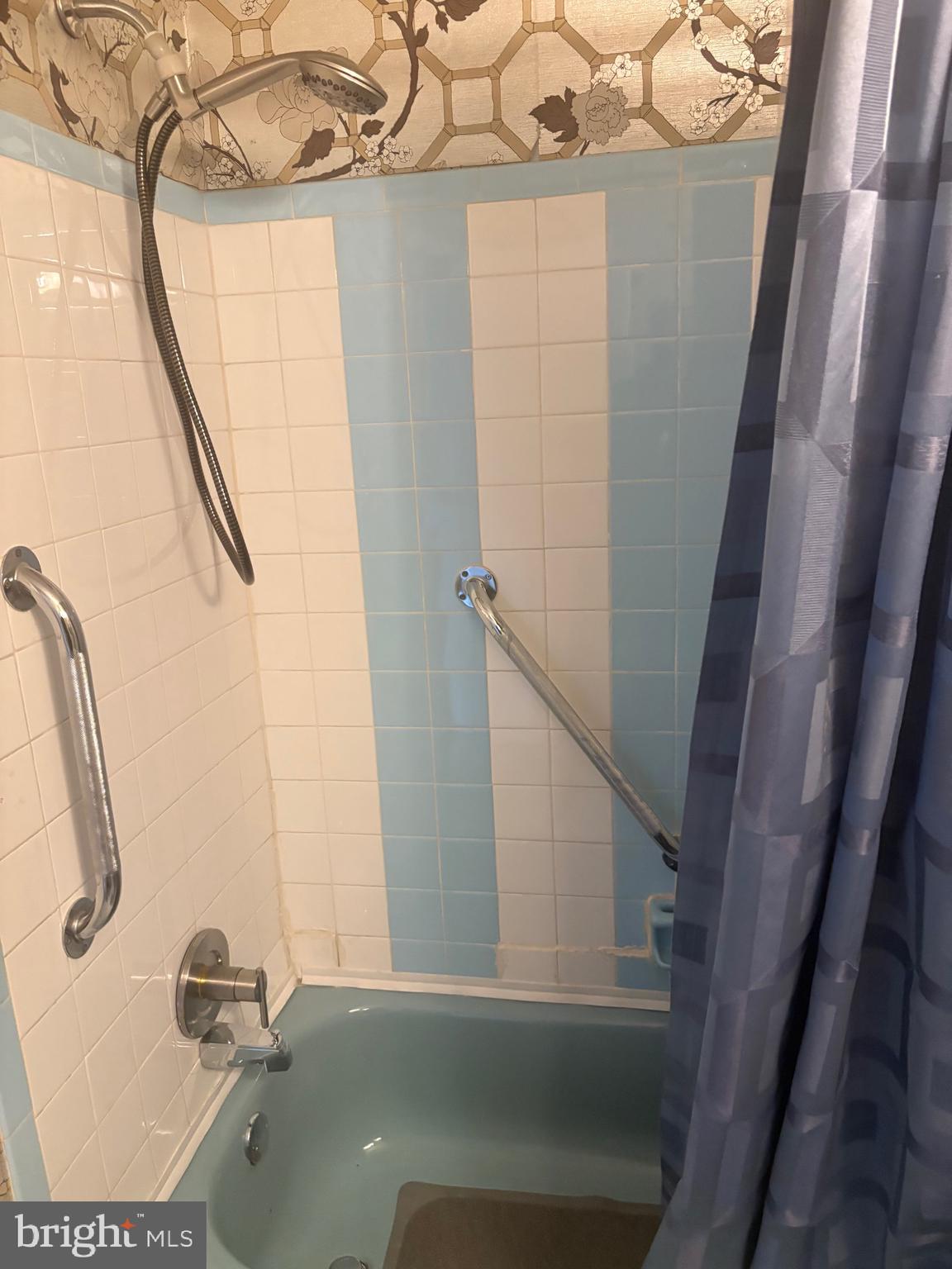 11829 Academy Road, Unit 29B Philadelphia, PA 19154 - Photo 18 of 33 a bathroom with a sink and a mirror