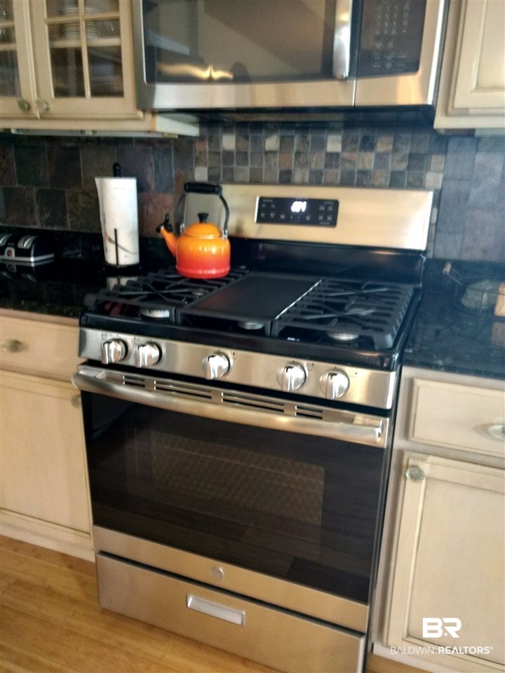 9051 Hammock Road Elberta, AL 36530 - Photo 29 of 32 New Gas Range