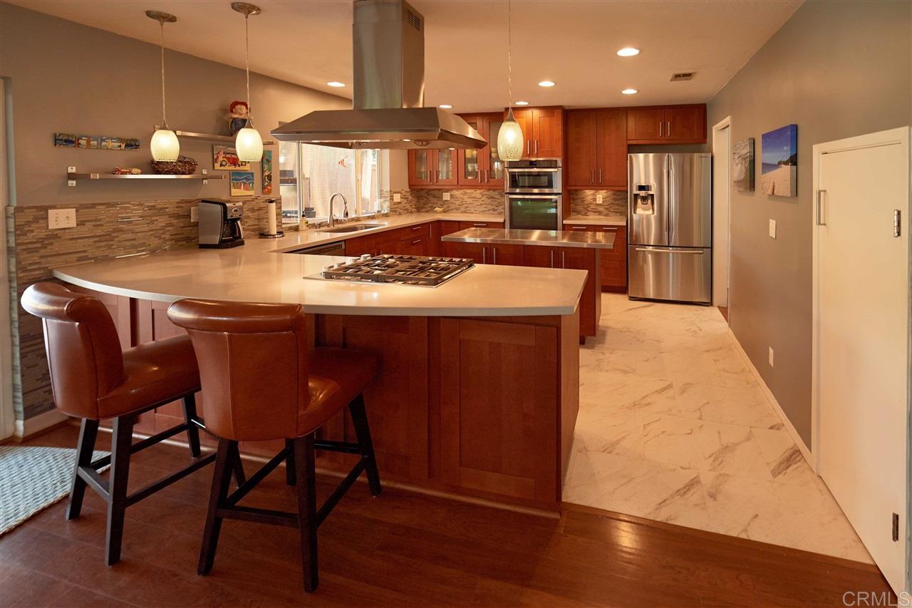 355 Chapalita Drive Encinitas, CA 92024 - Photo 3 of 22