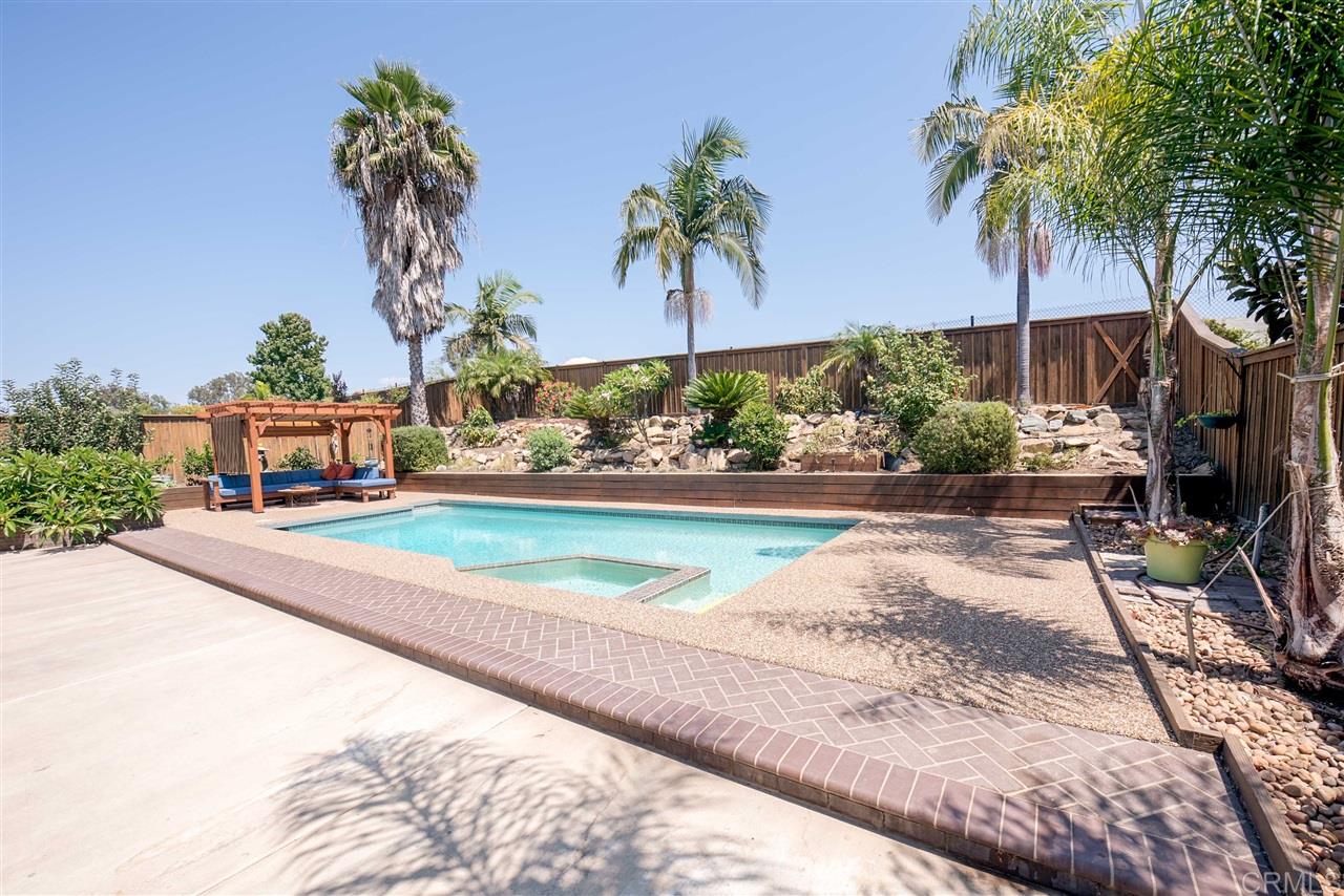 355 Chapalita Drive Encinitas, CA 92024 - Photo 5 of 22