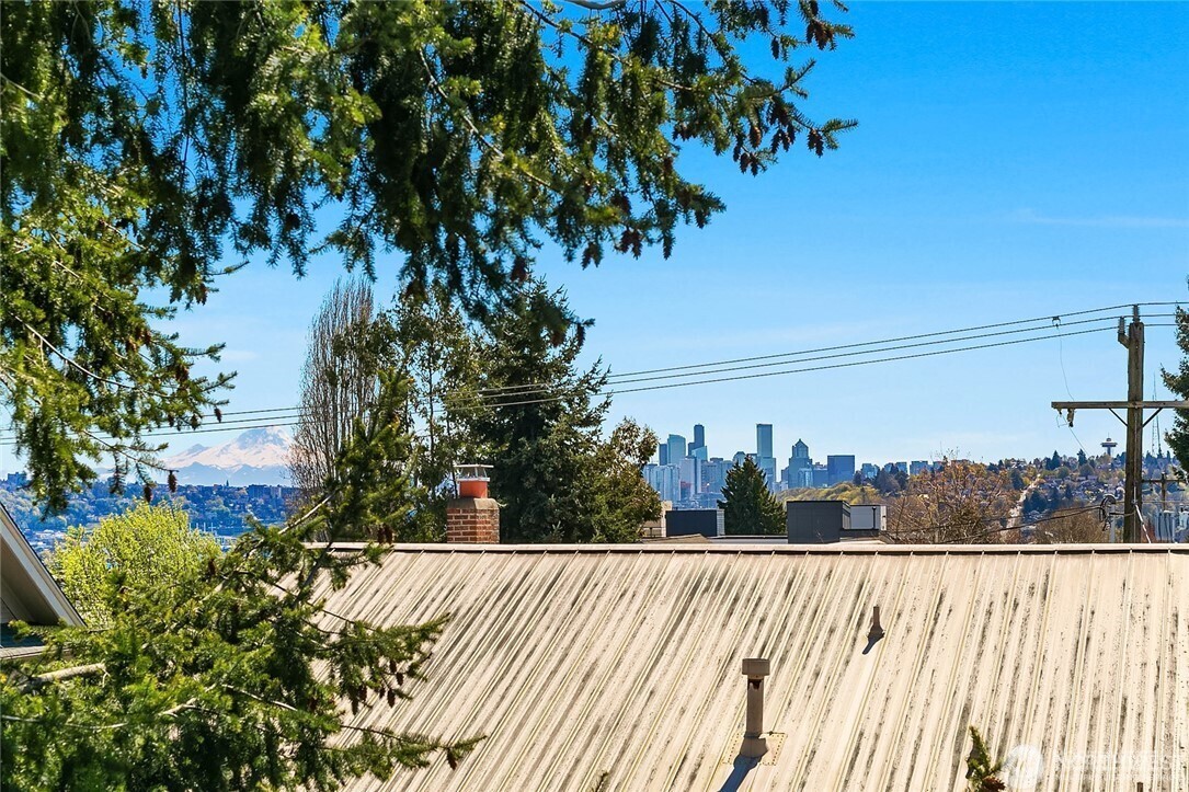 511 North 46th Street, Unit A Seattle, WA 98103 - Photo 3 of 34 Gallery Image 3