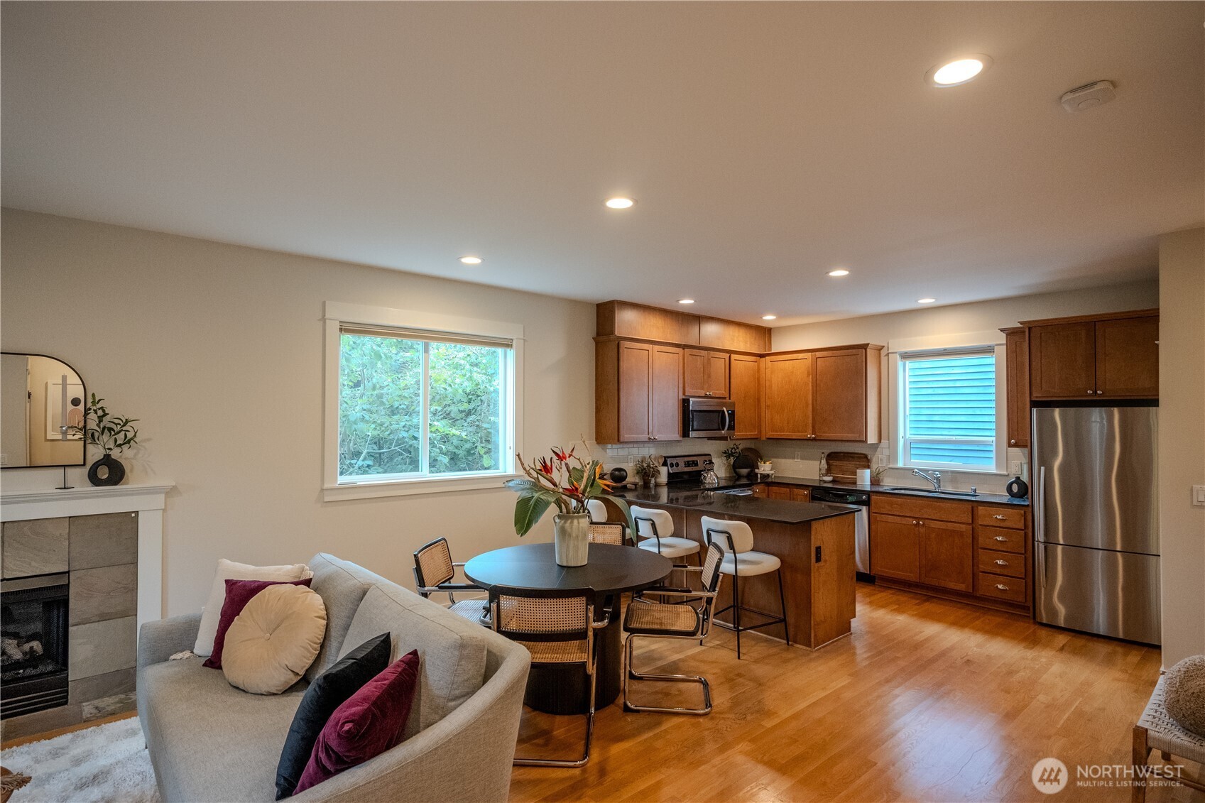 511 North 46th Street, Unit A Seattle, WA 98103 - Photo 4 of 34 Gallery Image 4