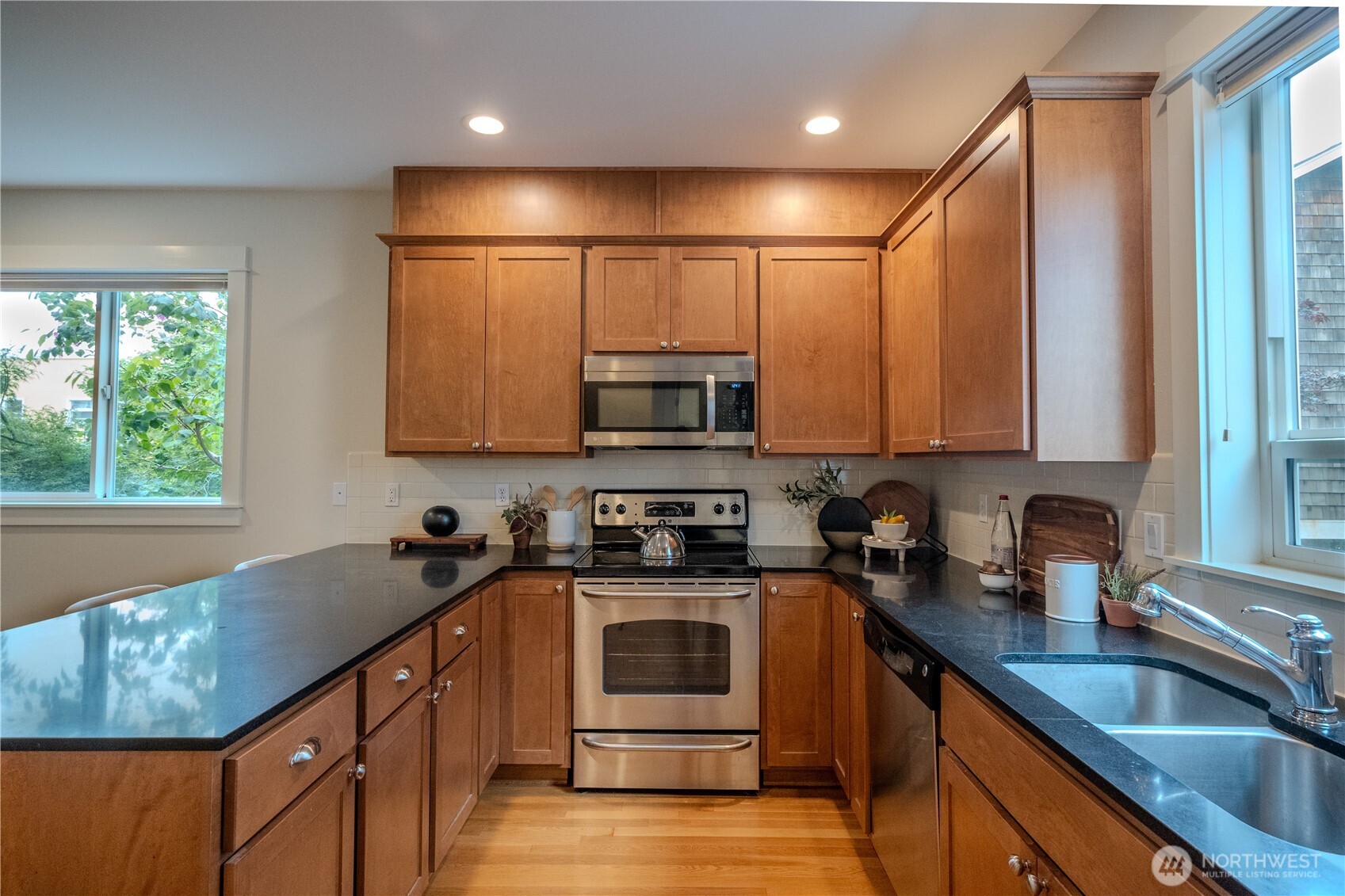 511 North 46th Street, Unit A Seattle, WA 98103 - Photo 5 of 34 Gallery Image 5