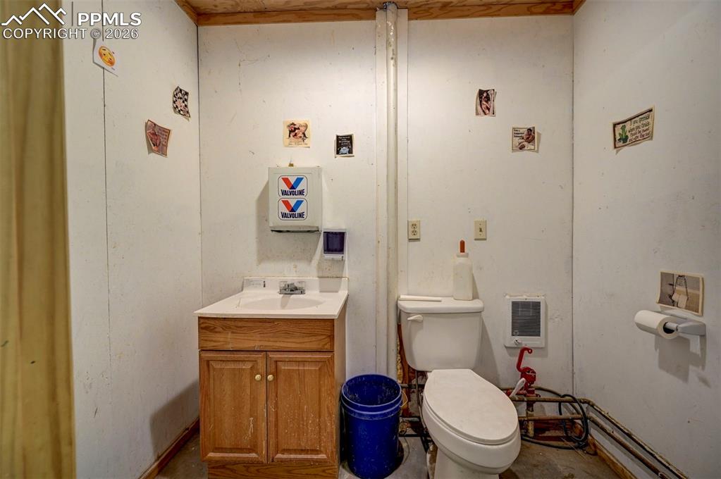 5910 McCart Ranch Circle Elizabeth, CO 80107 - Photo 41 of 50 a bathroom with a toilet sink and mirror