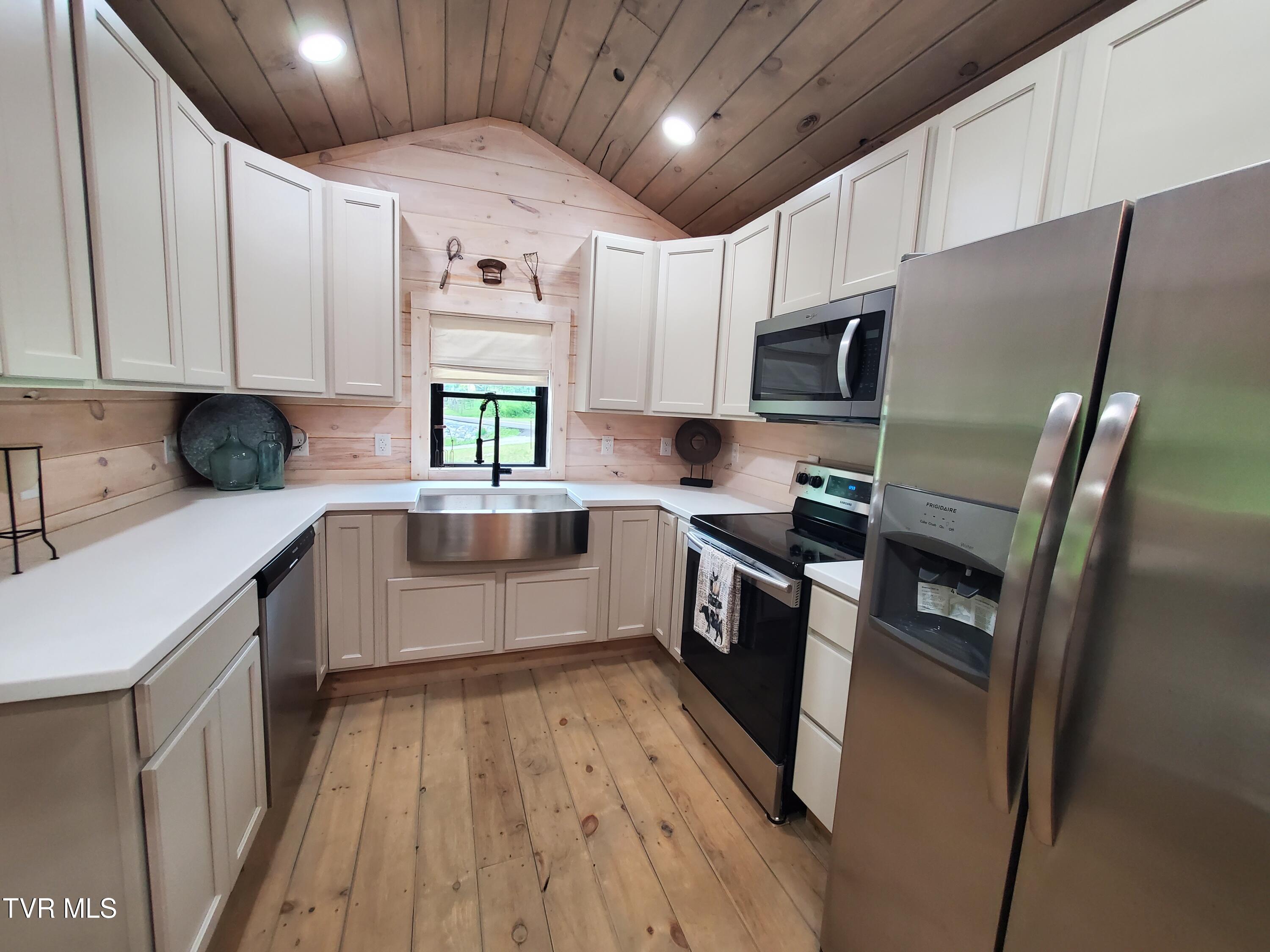 673 Hampton Creek Road Roan Mountain, TN 37687 - Photo 15 of 46 20260530_114012