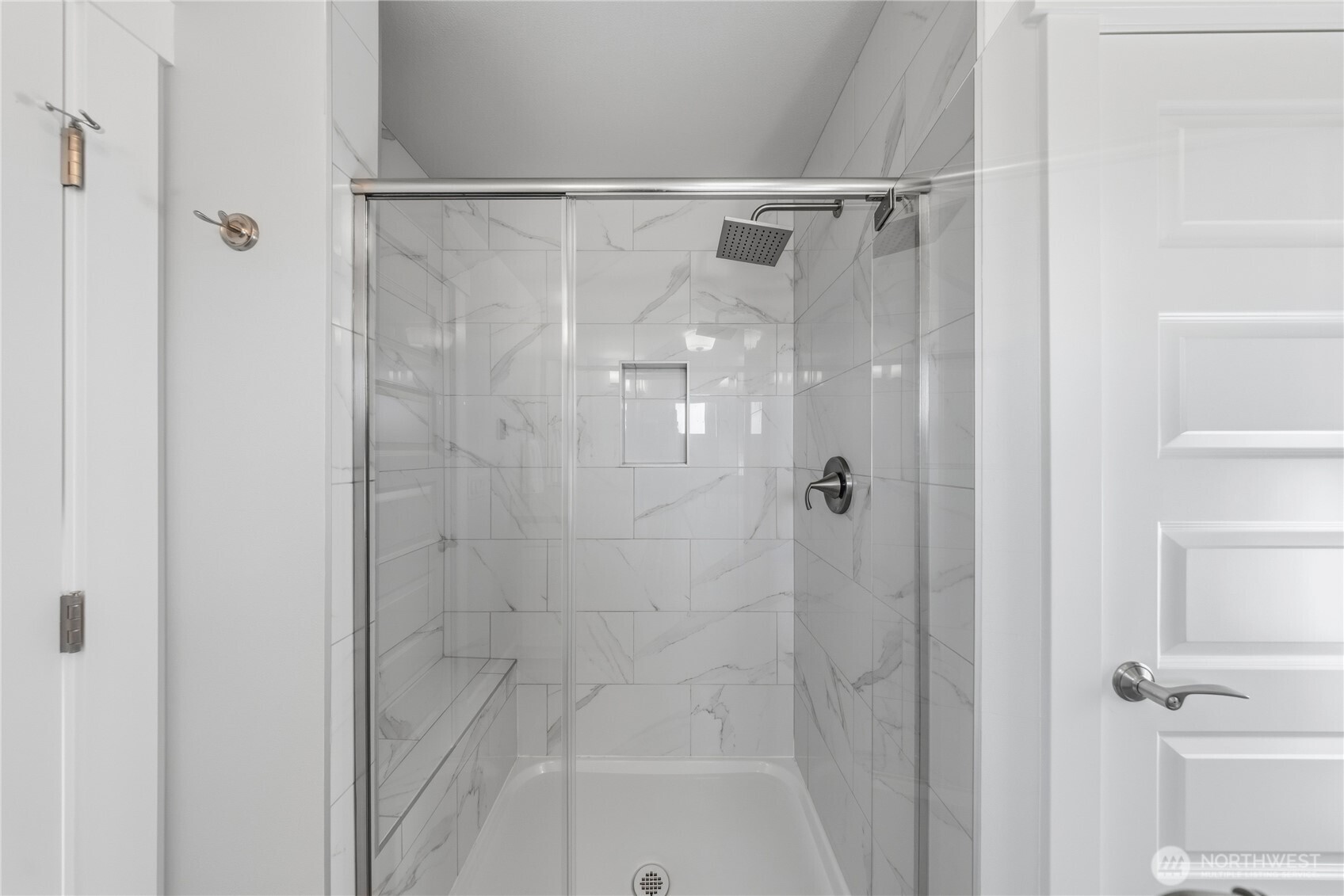 405 Maple Avenue La Conner, WA 98257 - Photo 15 of 40 a bathroom with a shower