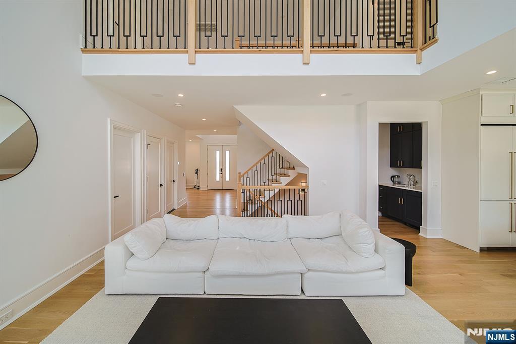144 Village Circle Paramus, NJ 07652 - Photo 11 of 50