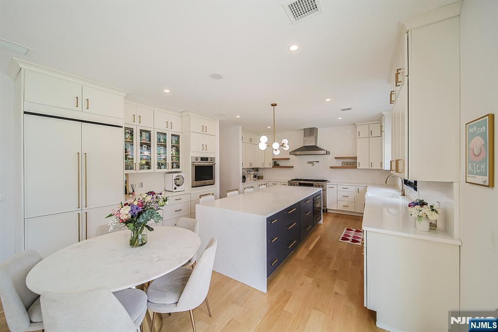 144 Village Circle Paramus, NJ 07652 - Photo 14 of 50