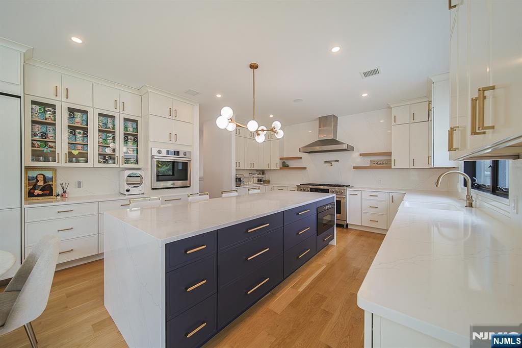 144 Village Circle Paramus, NJ 07652 - Photo 15 of 50