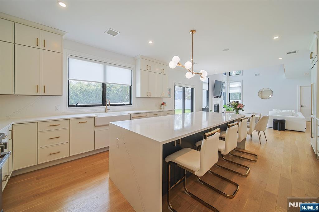 144 Village Circle Paramus, NJ 07652 - Photo 16 of 50
