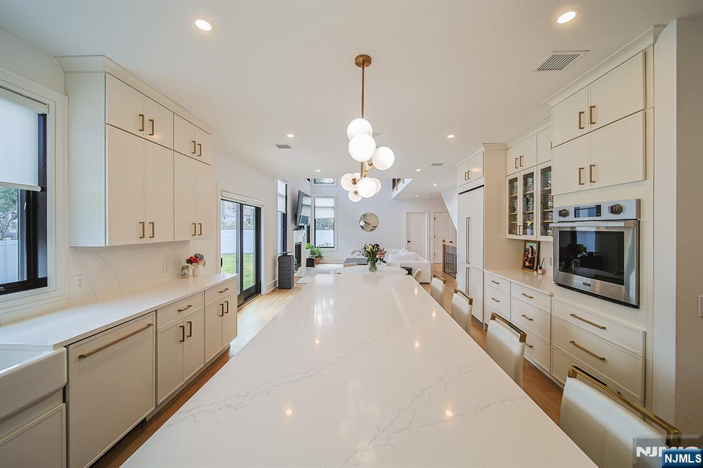 144 Village Circle Paramus, NJ 07652 - Photo 17 of 50