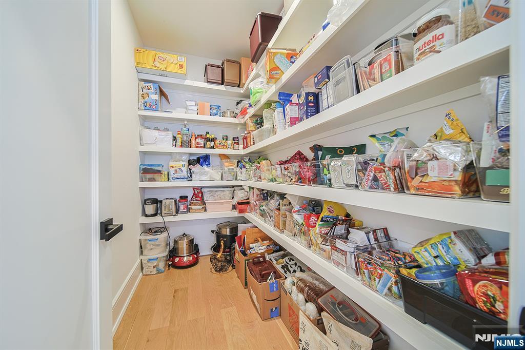 144 Village Circle Paramus, NJ 07652 - Photo 18 of 50