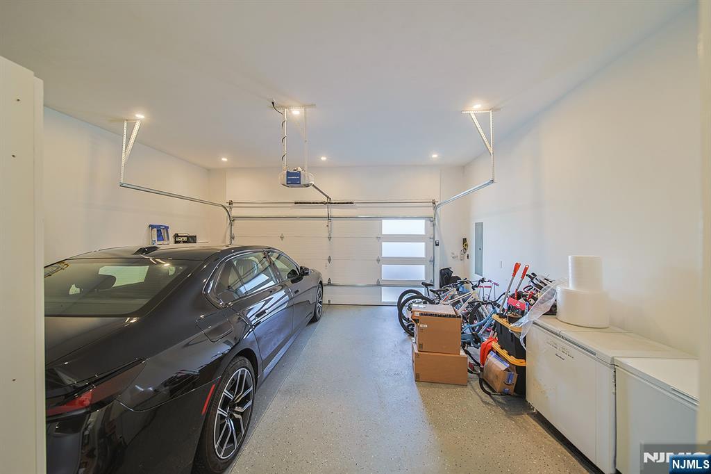 144 Village Circle Paramus, NJ 07652 - Photo 19 of 50