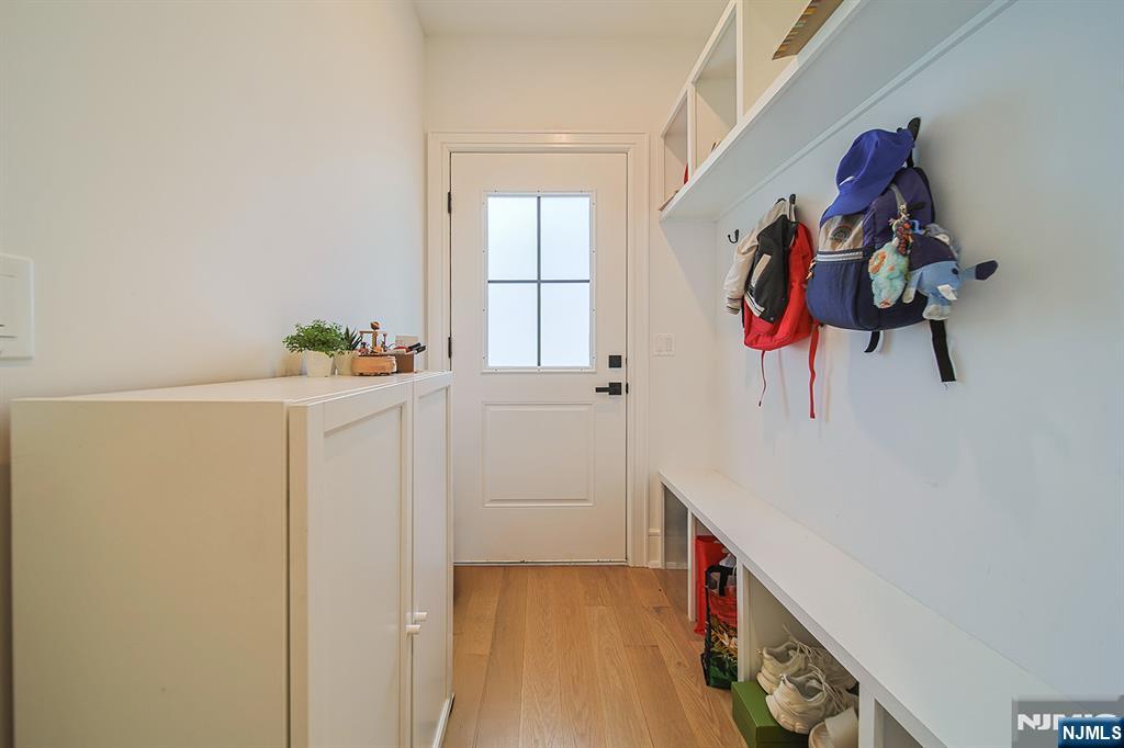 144 Village Circle Paramus, NJ 07652 - Photo 20 of 50