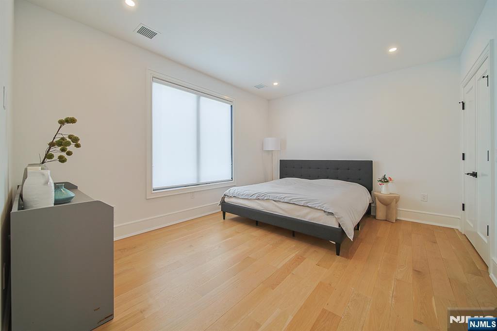 144 Village Circle Paramus, NJ 07652 - Photo 23 of 50