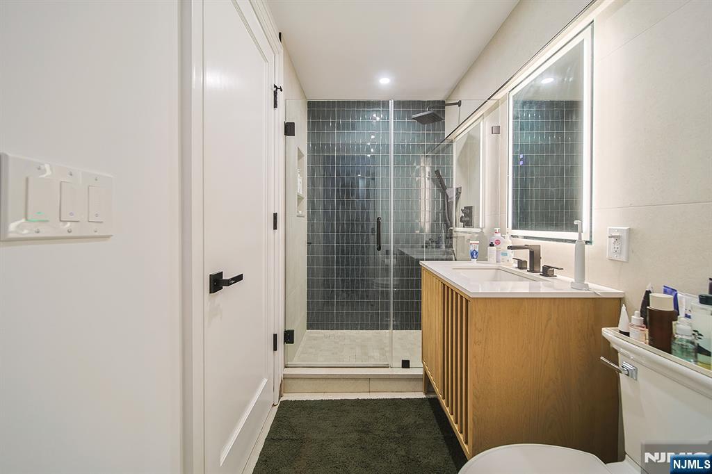 144 Village Circle Paramus, NJ 07652 - Photo 28 of 50