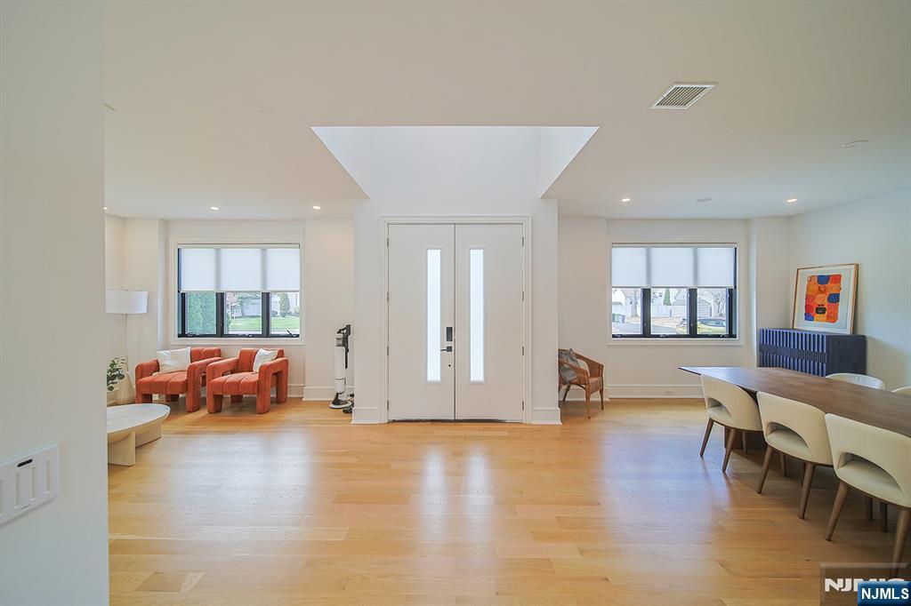 144 Village Circle Paramus, NJ 07652 - Photo 3 of 50