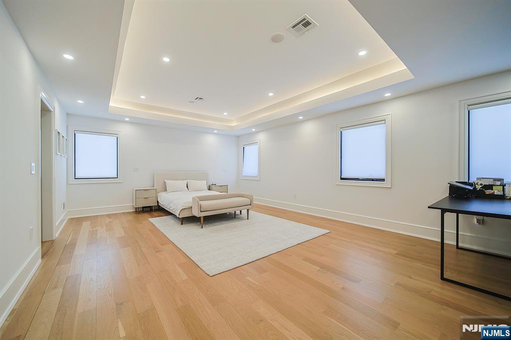 144 Village Circle Paramus, NJ 07652 - Photo 37 of 50