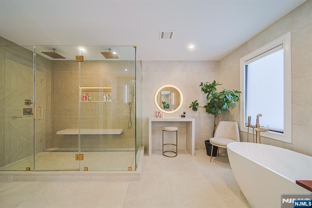 144 Village Circle Paramus, NJ 07652 - Photo 41 of 50