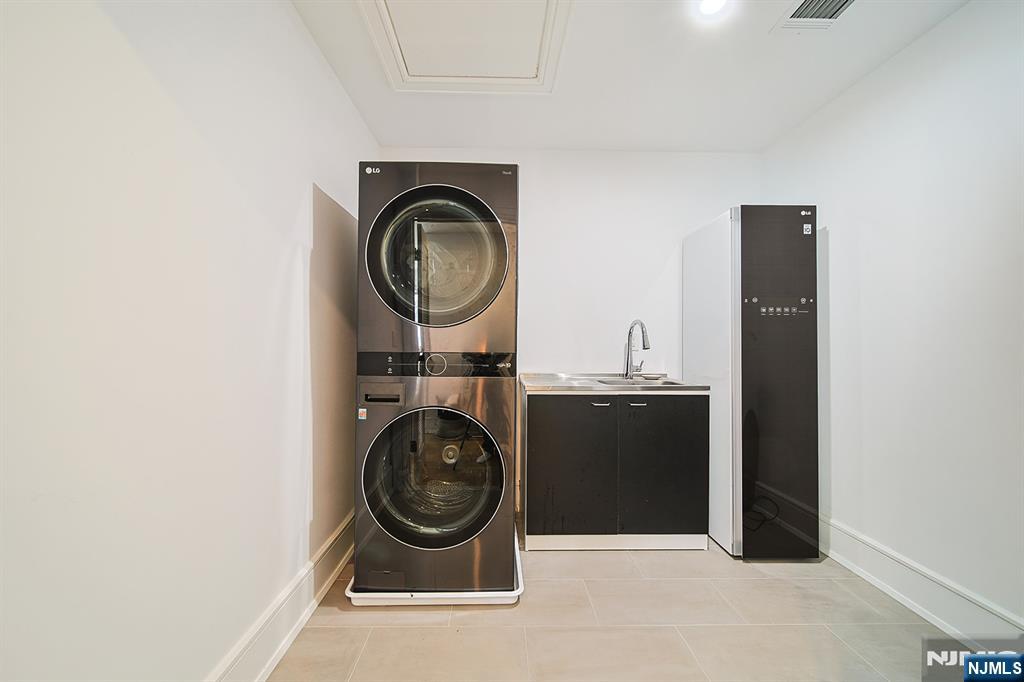 144 Village Circle Paramus, NJ 07652 - Photo 42 of 50