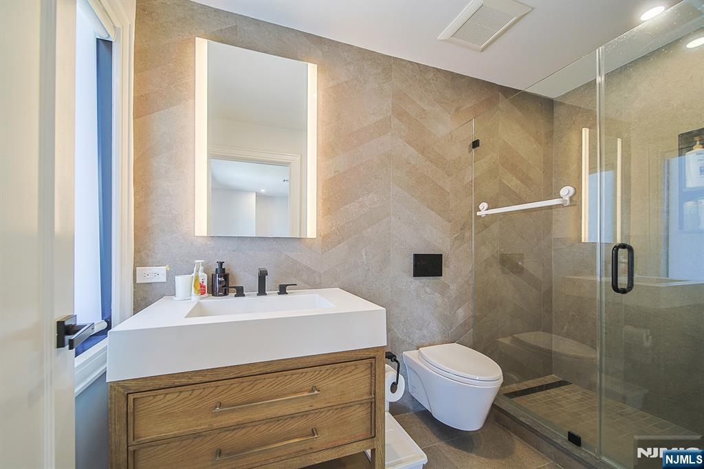 144 Village Circle Paramus, NJ 07652 - Photo 46 of 50