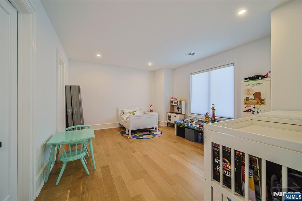 144 Village Circle Paramus, NJ 07652 - Photo 47 of 50