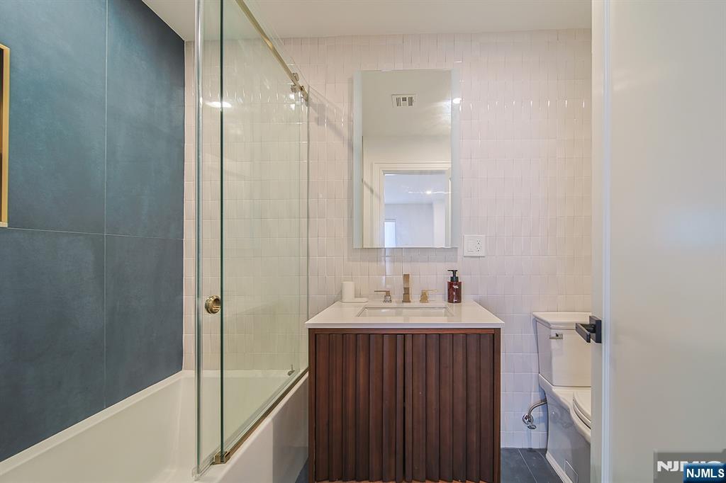 144 Village Circle Paramus, NJ 07652 - Photo 48 of 50