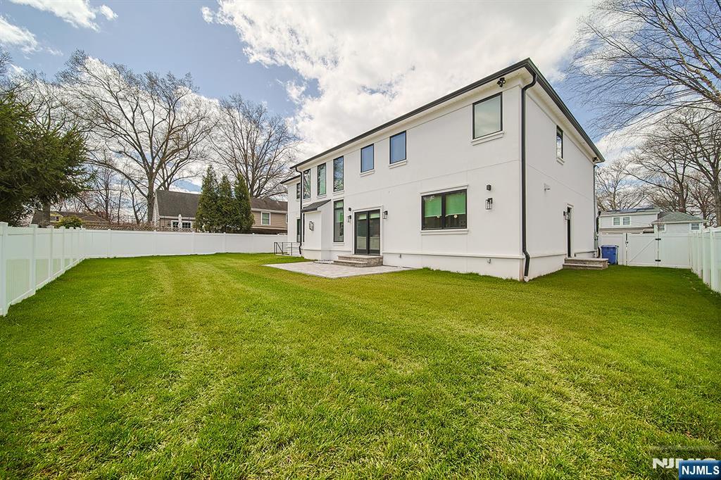 144 Village Circle Paramus, NJ 07652 - Photo 49 of 50