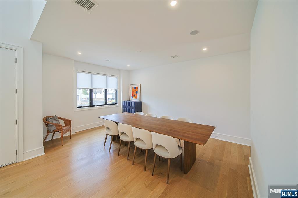 144 Village Circle Paramus, NJ 07652 - Photo 7 of 50