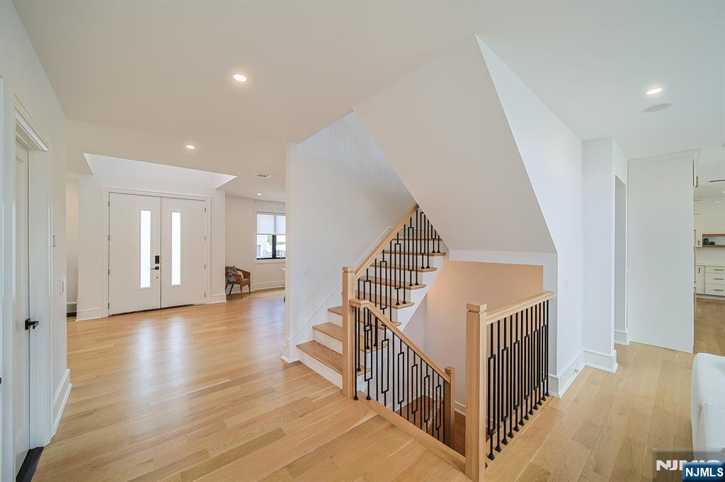 144 Village Circle Paramus, NJ 07652 - Photo 8 of 50