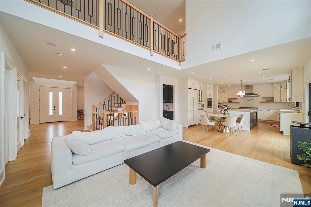 144 Village Circle Paramus, NJ 07652 - Photo 10 of 50