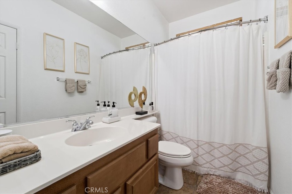 23841 Piedras Road Perris, CA 92570 - Photo 82 of 130 1st Jack and Jill Bathroom