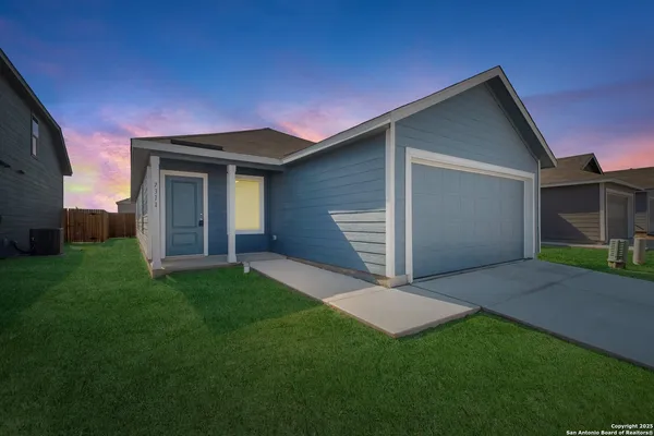a view of a house with a yard