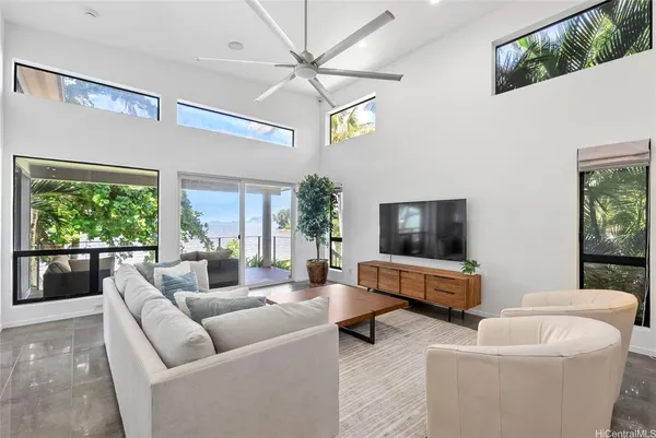 $4,000,000 | 47-409 Kamehameha Highway, Unit B, Kaneohe, HI 96744