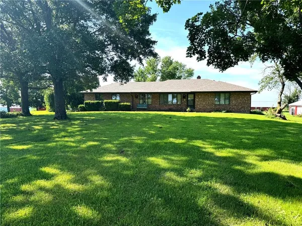 $850,000 | 24984 P Highway, Gallatin, MO 64640