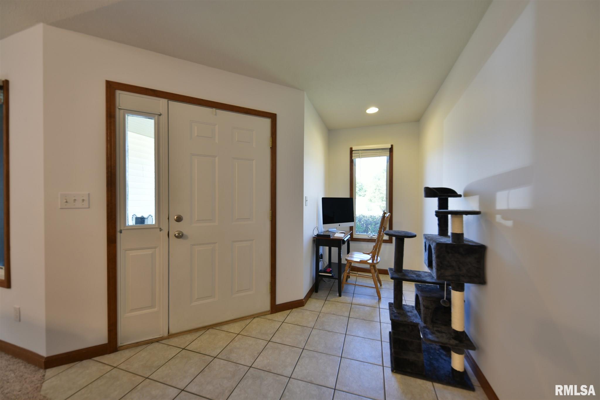 6322 Hayley Court Springfield, IL 62712 - Photo 4 of 32