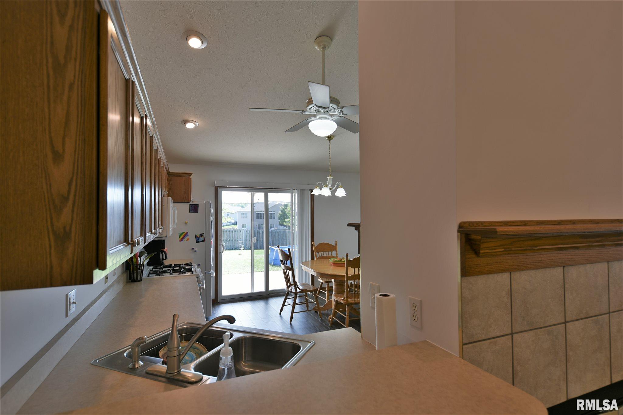 6322 Hayley Court Springfield, IL 62712 - Photo 9 of 32