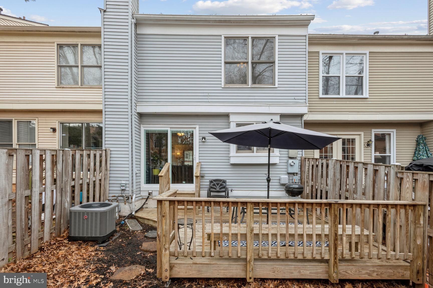 43862 Laburnum Square Ashburn, VA 20147 - Photo 19 of 27 Exterior Rear