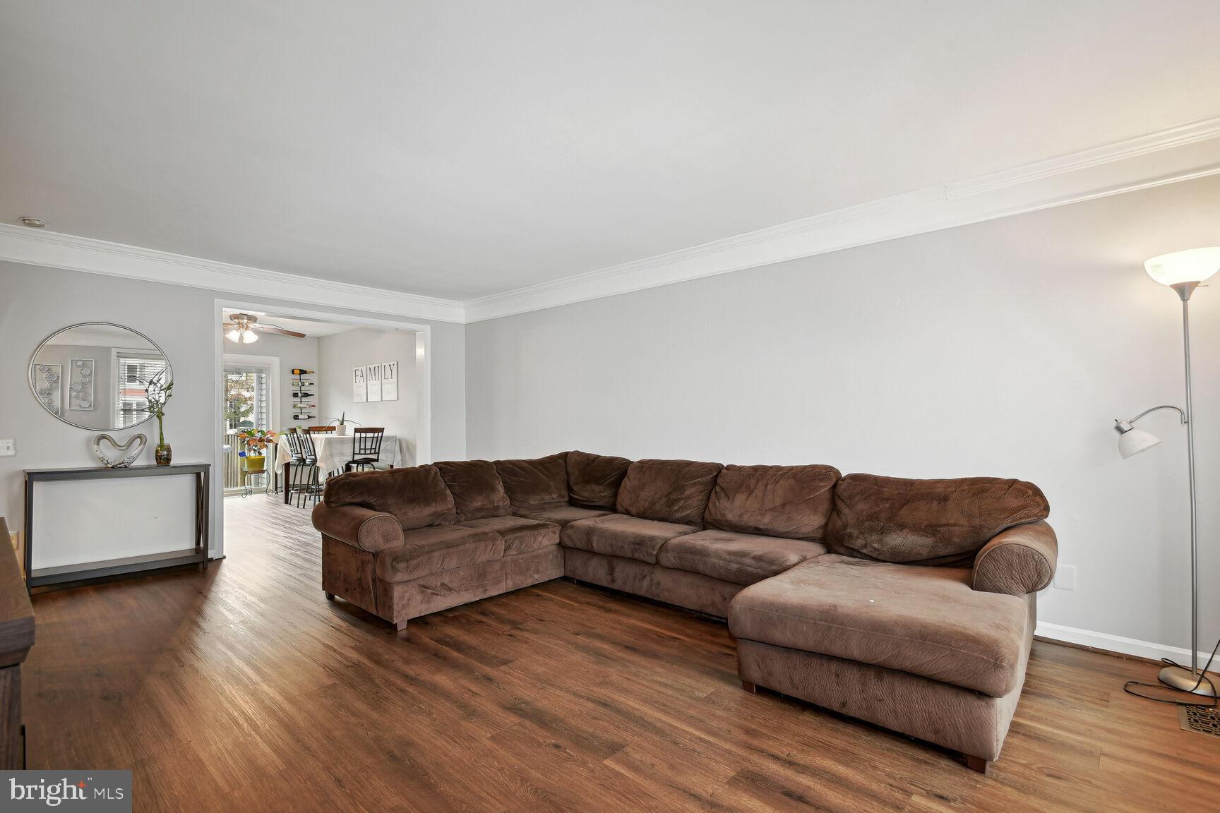 43862 Laburnum Square Ashburn, VA 20147 - Photo 4 of 27 Living Room