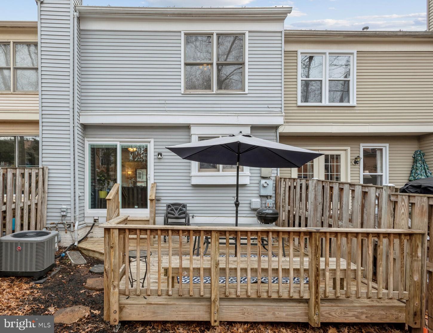 43862 Laburnum Square Ashburn, VA 20147 - Photo 5 of 27 Exterior Rear