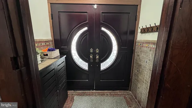 a view of entryway with washer and dryer