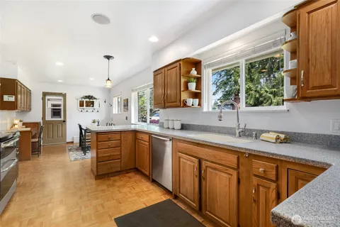 $1,285,000 | 19416 84th Avenue West, Edmonds, WA 98026
